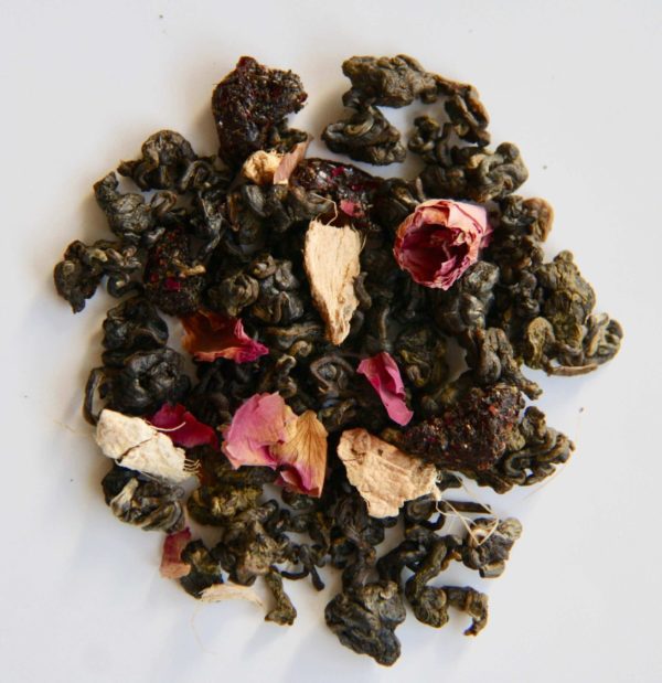 Thé bleu au goût de pêche, pastèque, rose et gingembre